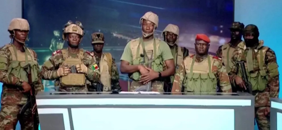 Putsch raté au Bénin la police offre 20 millions de francs CFA pour la — free download